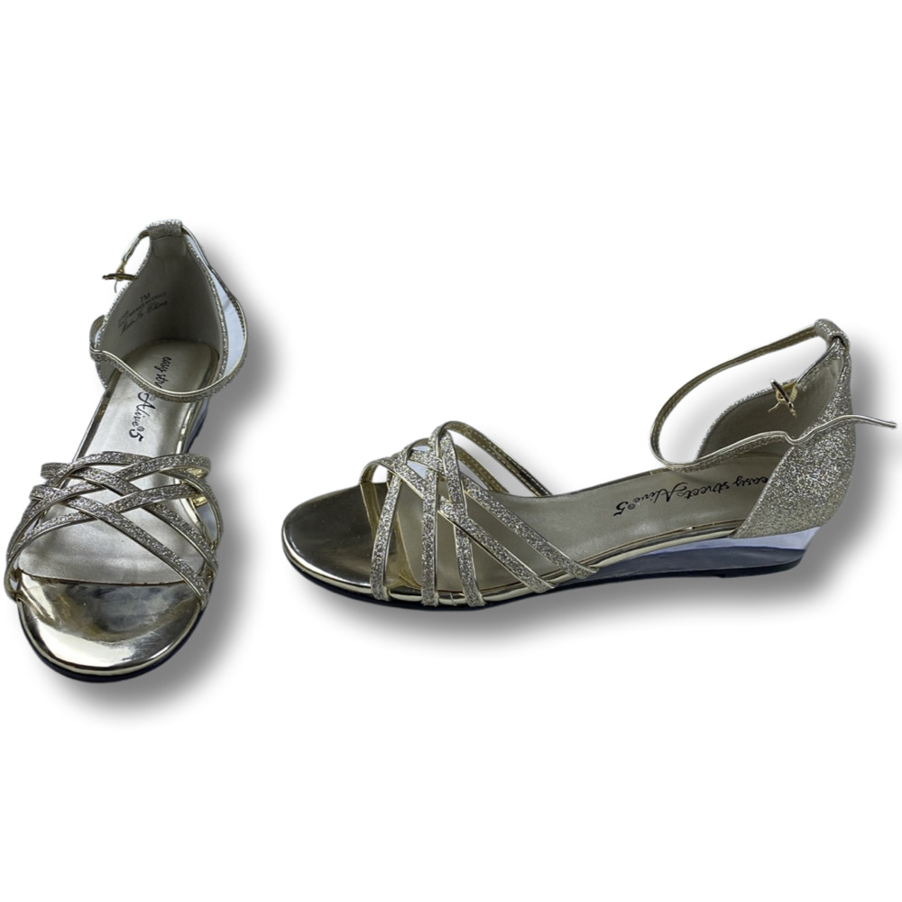 New in Box Easy Street Tarrah Dress Sandals in Gold Glitter Size 7